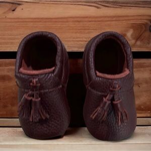New,genuine Leather. TODDLER, Baby shoes.softy leather. Maroon color. Size: 5